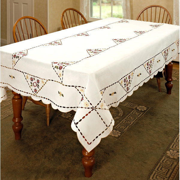 Charlton Home® Ellesmere Embroidered Vintage Design Cutwork Tablecloth